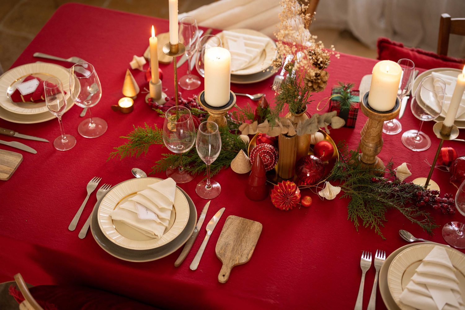 nappe-coton-recycle-stonewashed-vivaraise-rouge-bord-bronze-repas-famille nappe-coton-recycle-stonewashed-vivaraise-rouge-bord-bronze-repas-famille-scaled.jpg